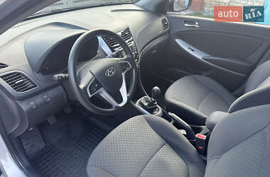 Хэтчбек Hyundai Accent 2012 в 