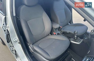 Хэтчбек Hyundai Accent 2012 в 