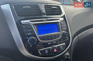Хэтчбек Hyundai Accent 2012 в 