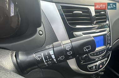 Хэтчбек Hyundai Accent 2012 в 