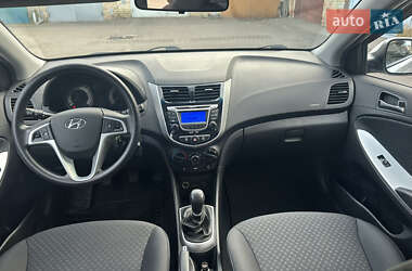 Хэтчбек Hyundai Accent 2012 в 