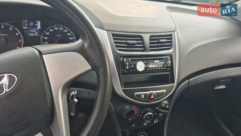 Седан Hyundai Accent 2016 в Коростишеві