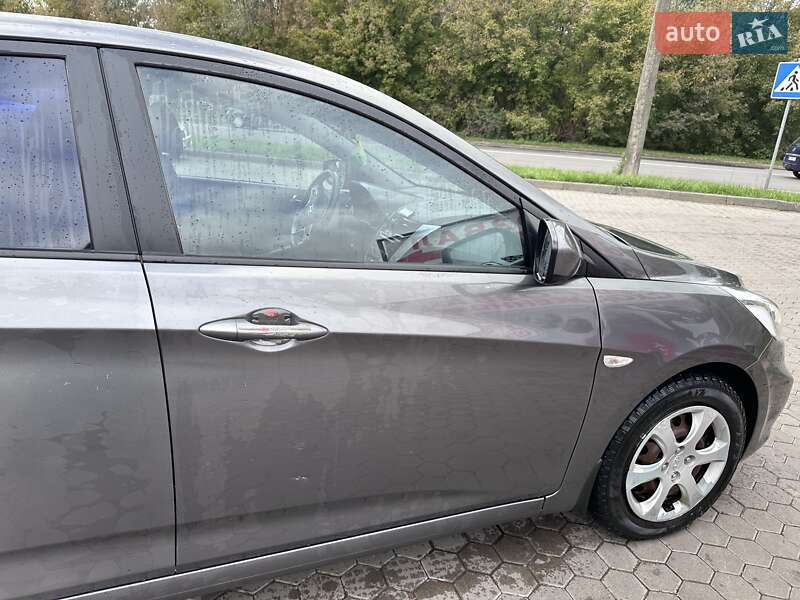 Седан Hyundai Accent 2013 в Луцке фото 5 Седан Hyundai Accent 2013 в Луцке
