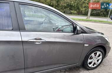 Седан Hyundai Accent 2013 в  фото 5 Седан Hyundai Accent 2013 в