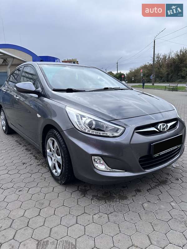 Седан Hyundai Accent 2013 в Луцке фото 3 Седан Hyundai Accent 2013 в Луцке