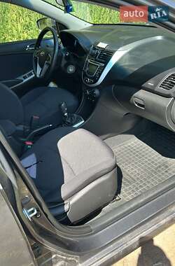 Седан Hyundai Accent 2013 в  фото 24 Седан Hyundai Accent 2013 в