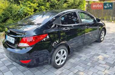 Седан Hyundai Accent 2013 в  фото 5 Седан Hyundai Accent 2013 в