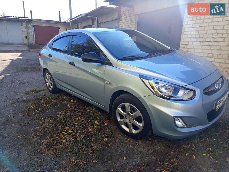 Hyundai Accent 2012 Hyundai Accent 2012
