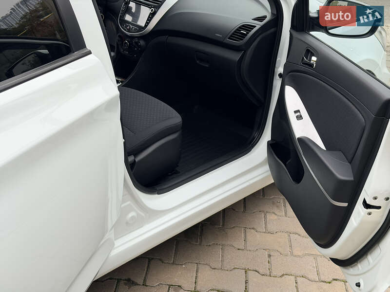 Хэтчбек Hyundai Accent 2012 в Одессе
