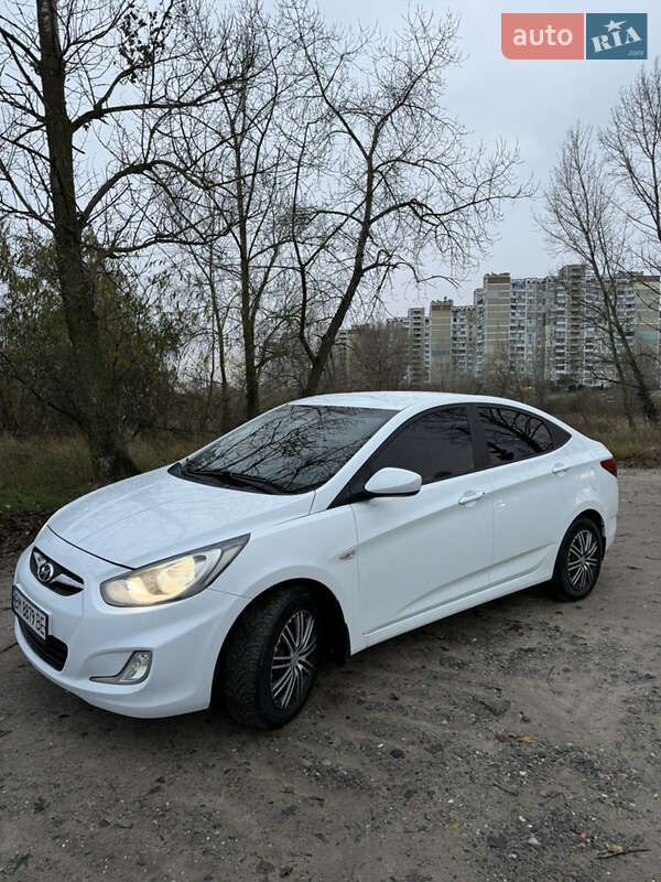 Седан Hyundai Accent 2013 в Киеве фото Седан Hyundai Accent 2013 в Киеве