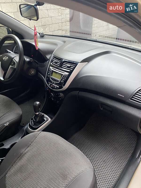 Седан Hyundai Accent 2012 в Харкові фото 7 Седан Hyundai Accent 2012 в Харкові