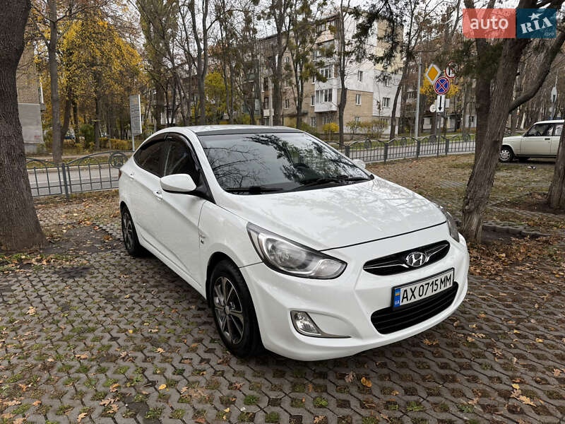Hyundai Accent 2012 Hyundai Accent 2012