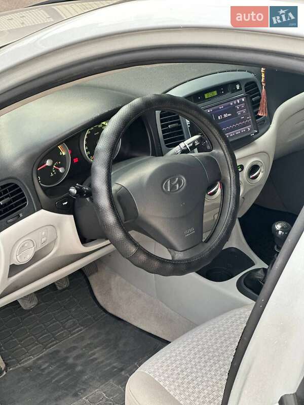 Седан Hyundai Accent 2008 в Днепре