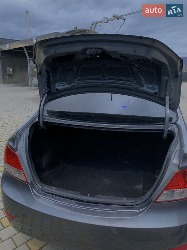 Седан Hyundai Accent 2012 в Иршаве