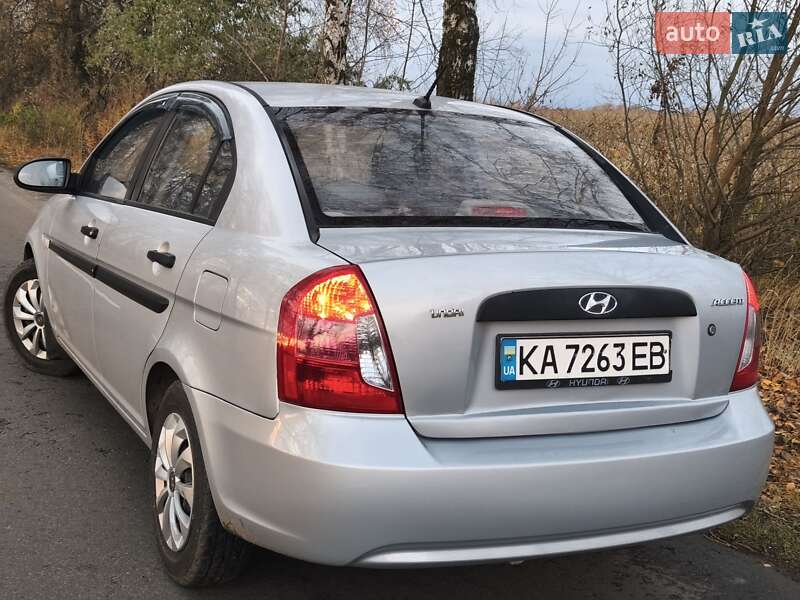 Седан Hyundai Accent 2009 в Мене