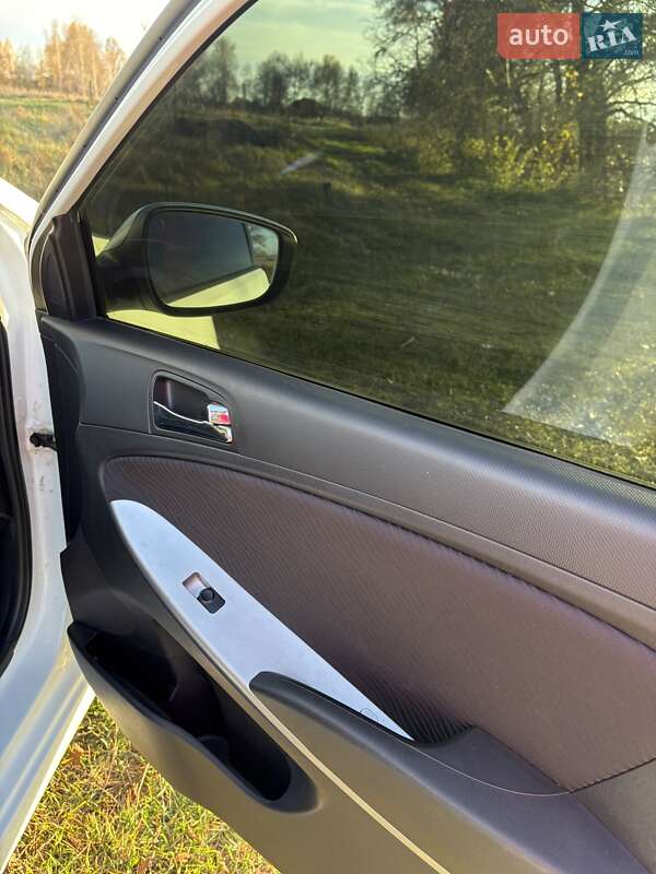 Седан Hyundai Accent 2012 в Макарове фото 6 Седан Hyundai Accent 2012 в Макарове