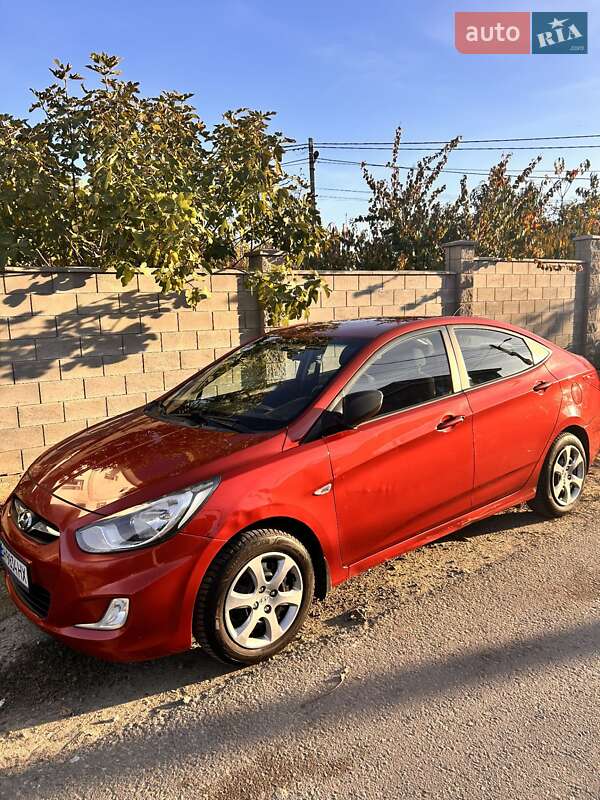 Hyundai Accent 2012