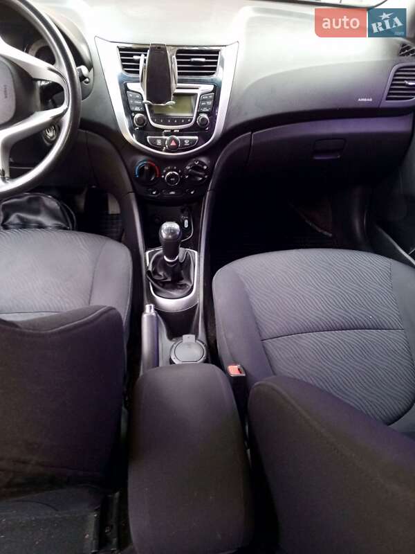 Седан Hyundai Accent 2011 в Києві фото 5 Седан Hyundai Accent 2011 в Києві