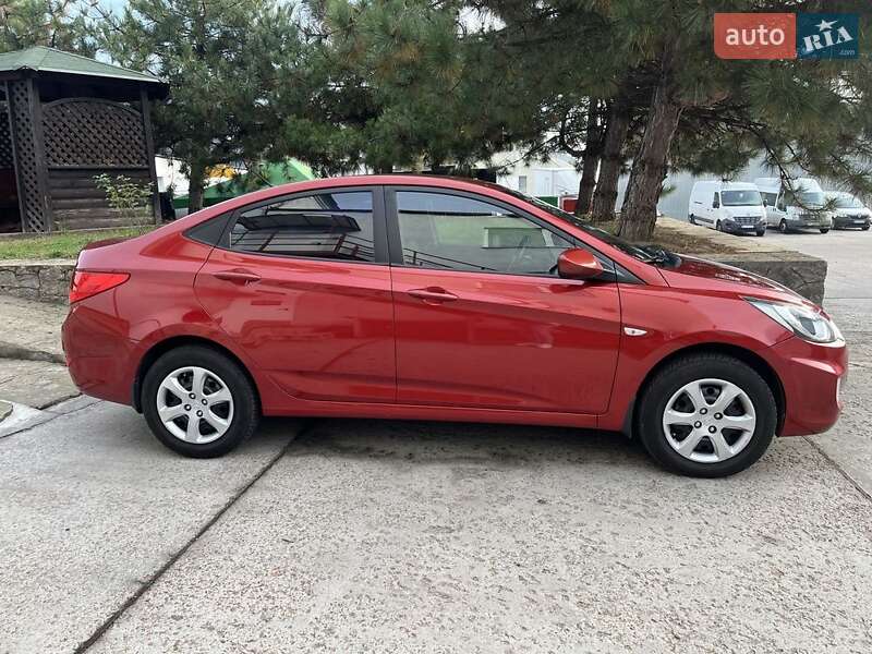 Hyundai Accent 2011