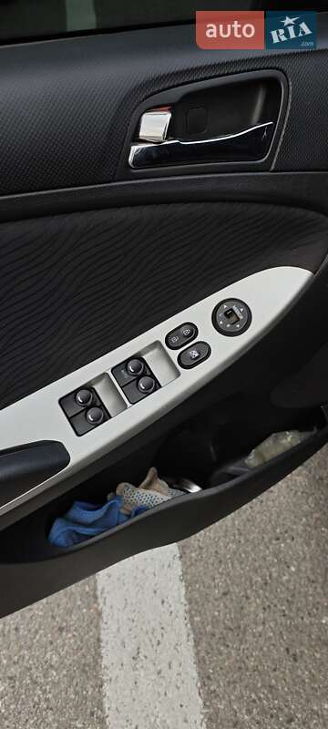 Седан Hyundai Accent 2012 в Харькове