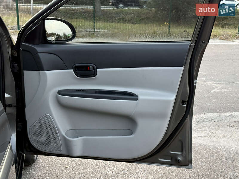 Седан Hyundai Accent 2008 в Киеве