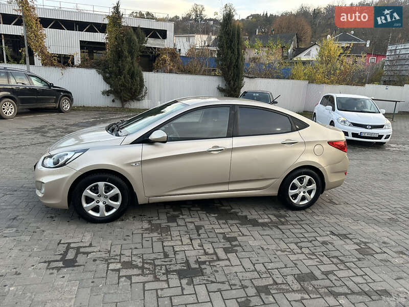 Седан Hyundai Accent 2012 в Черновцах