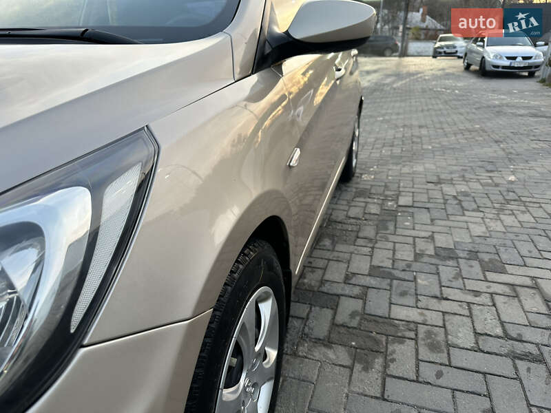 Седан Hyundai Accent 2012 в Черновцах