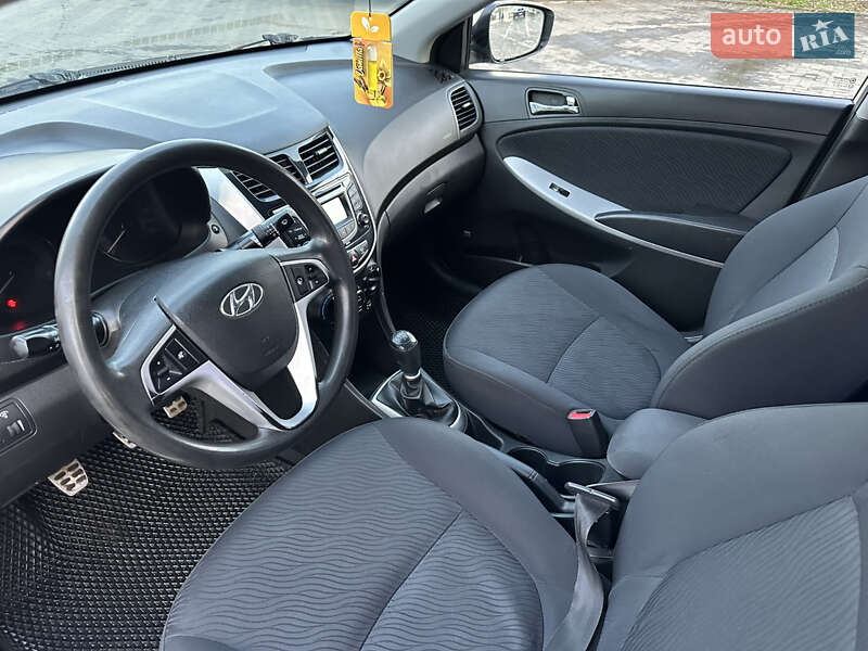 Седан Hyundai Accent 2012 в Черновцах