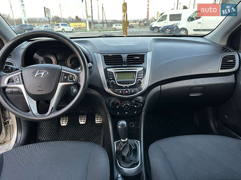 Седан Hyundai Accent 2012 в Черновцах
