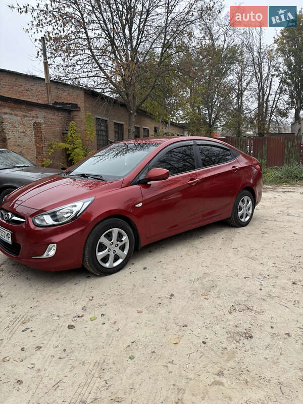 Седан Hyundai Accent 2011 в Краснограде
