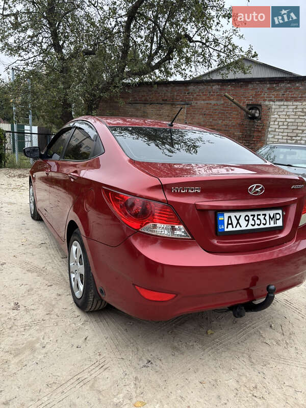 Седан Hyundai Accent 2011 в Краснограде