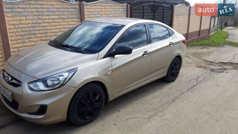 Седан Hyundai Accent 2013 в Николаеве фото Седан Hyundai Accent 2013 в Николаеве