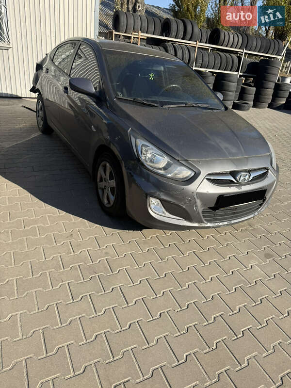 Hyundai Accent 2012