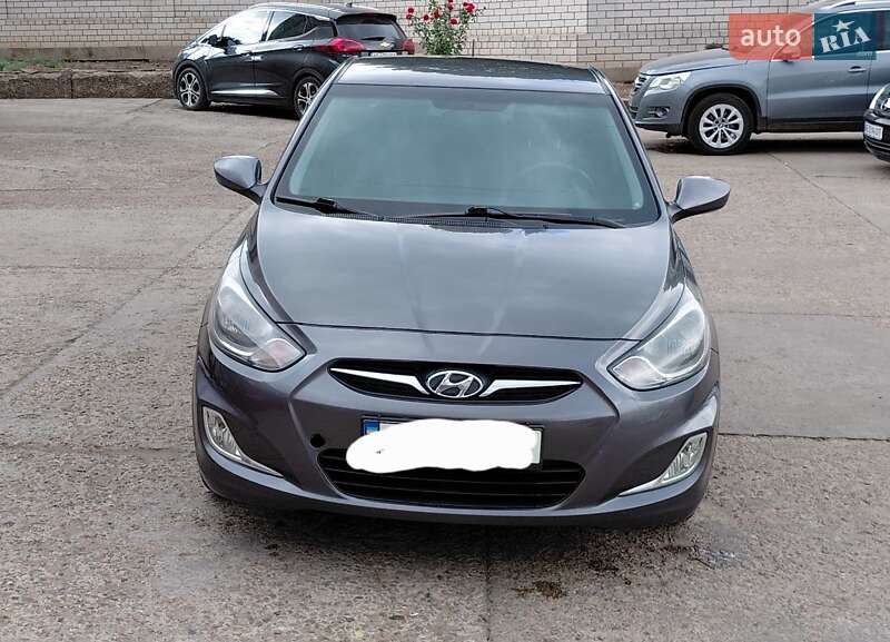 Hyundai Accent 2012