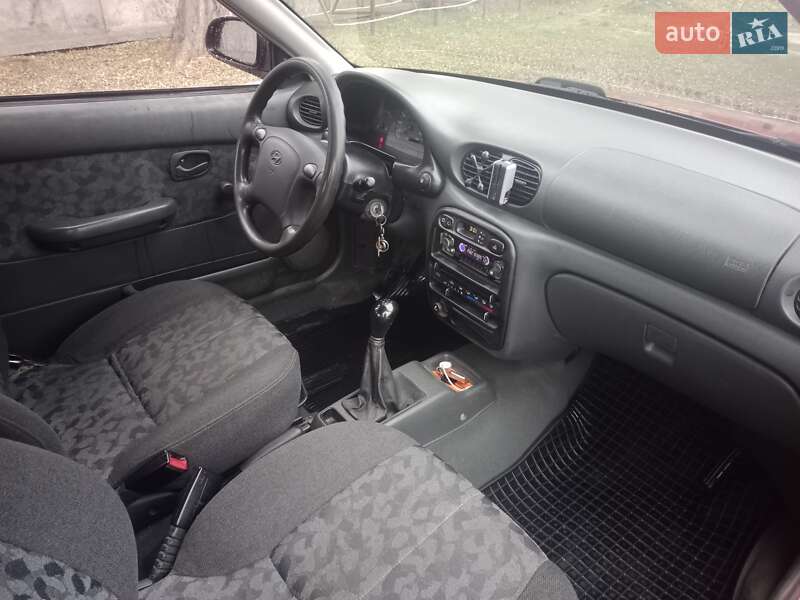 Седан Hyundai Accent 1996 в Лубнах