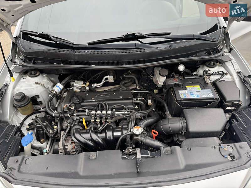 Седан Hyundai Accent 2013 в Краснограде