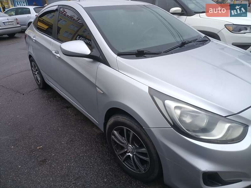 Седан Hyundai Accent 2011 в Новых Петровцах фото 2 Седан Hyundai Accent 2011 в Новых Петровцах