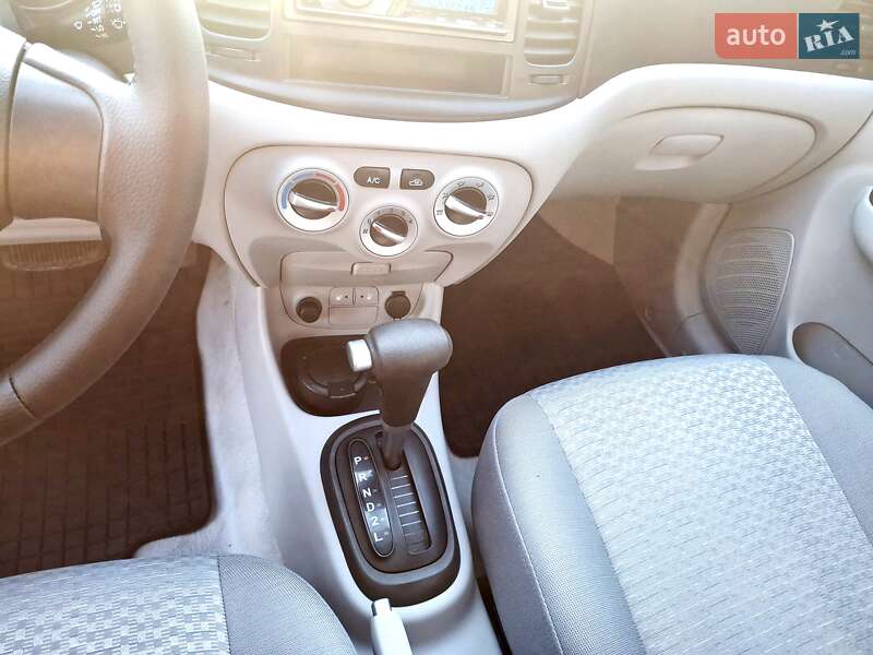 Седан Hyundai Accent 2008 в Днепре