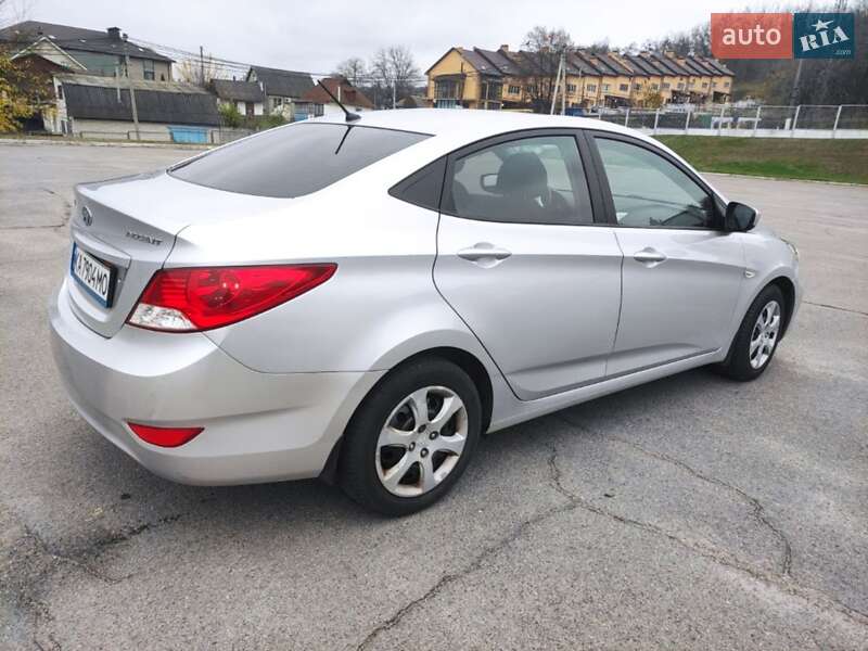 Седан Hyundai Accent 2012 в Обухове