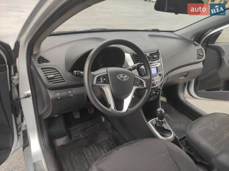 Седан Hyundai Accent 2012 в Обухове