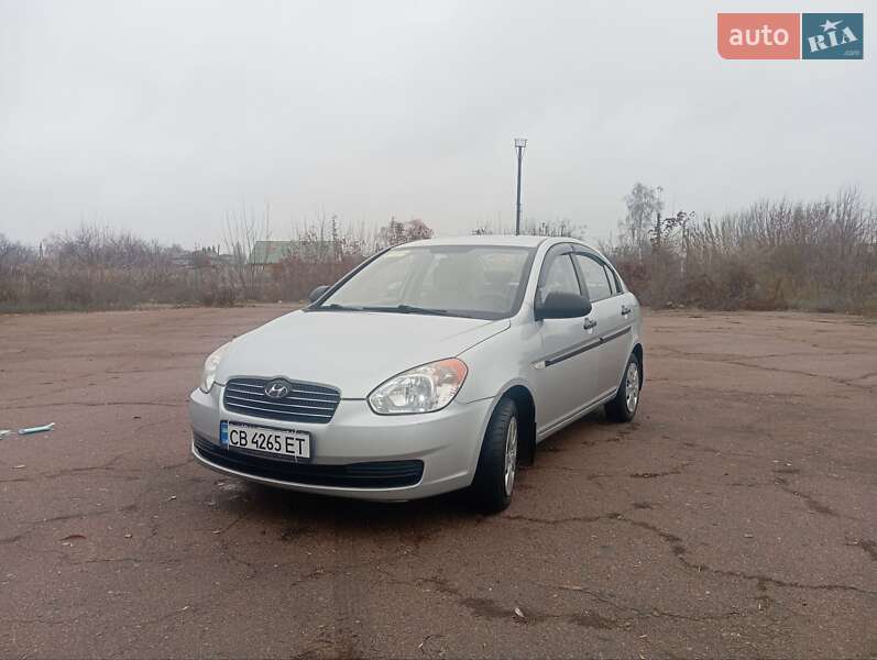 Седан Hyundai Accent 2010 в Мені фото Седан Hyundai Accent 2010 в Мені