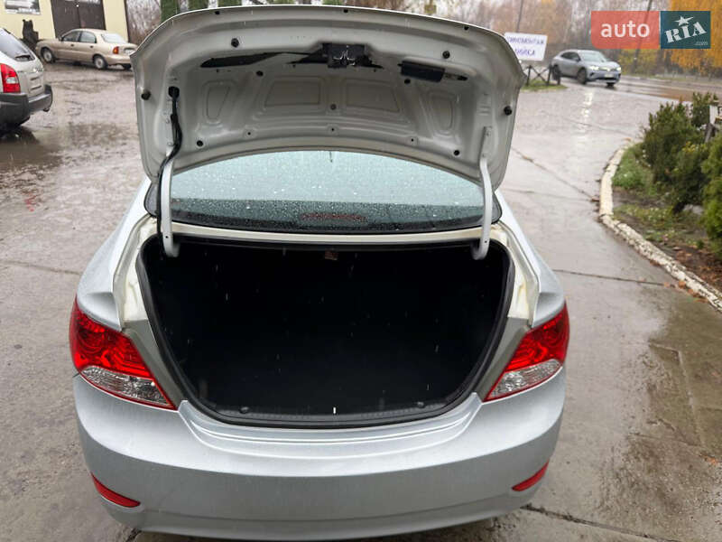 Седан Hyundai Accent 2011 в Сумах