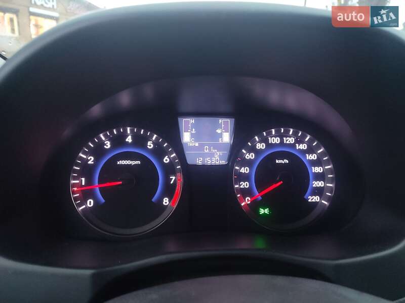 Седан Hyundai Accent 2016 в Краснограде