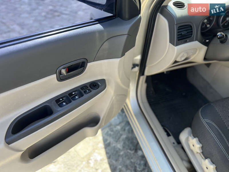 Седан Hyundai Accent 2008 в Дніпрі