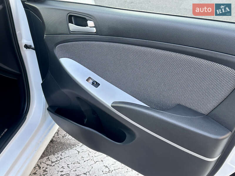 Седан Hyundai Accent 2013 в Дніпрі фото 15 Седан Hyundai Accent 2013 в Дніпрі