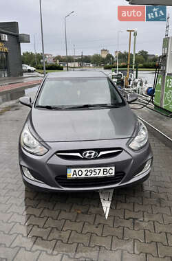 Седан Hyundai Accent 2012 в Мукачево