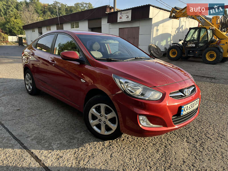 Hyundai Accent 2011
