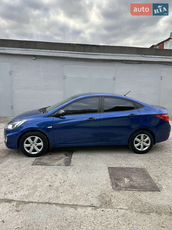 Седан Hyundai Accent 2011 в Каменском