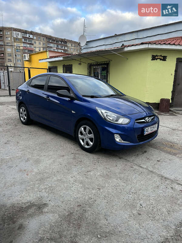 Седан Hyundai Accent 2011 в Каменском
