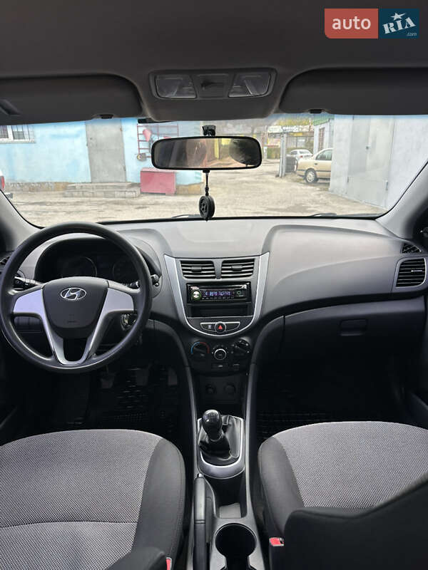 Седан Hyundai Accent 2011 в Каменском